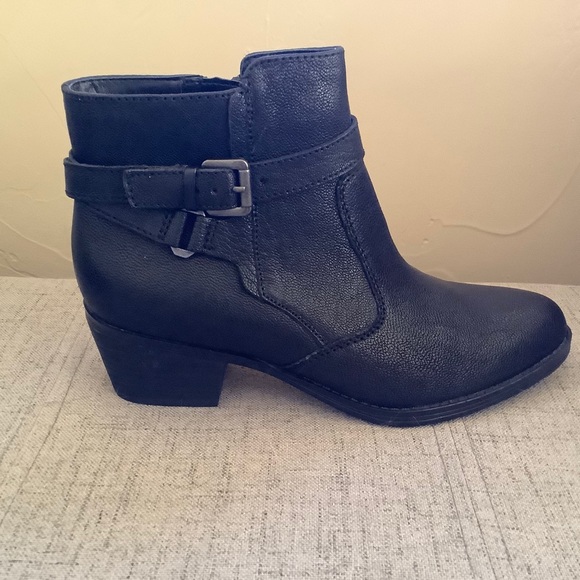 New Without Tags Naturalizer Black Boots! - Picture 2 of 8